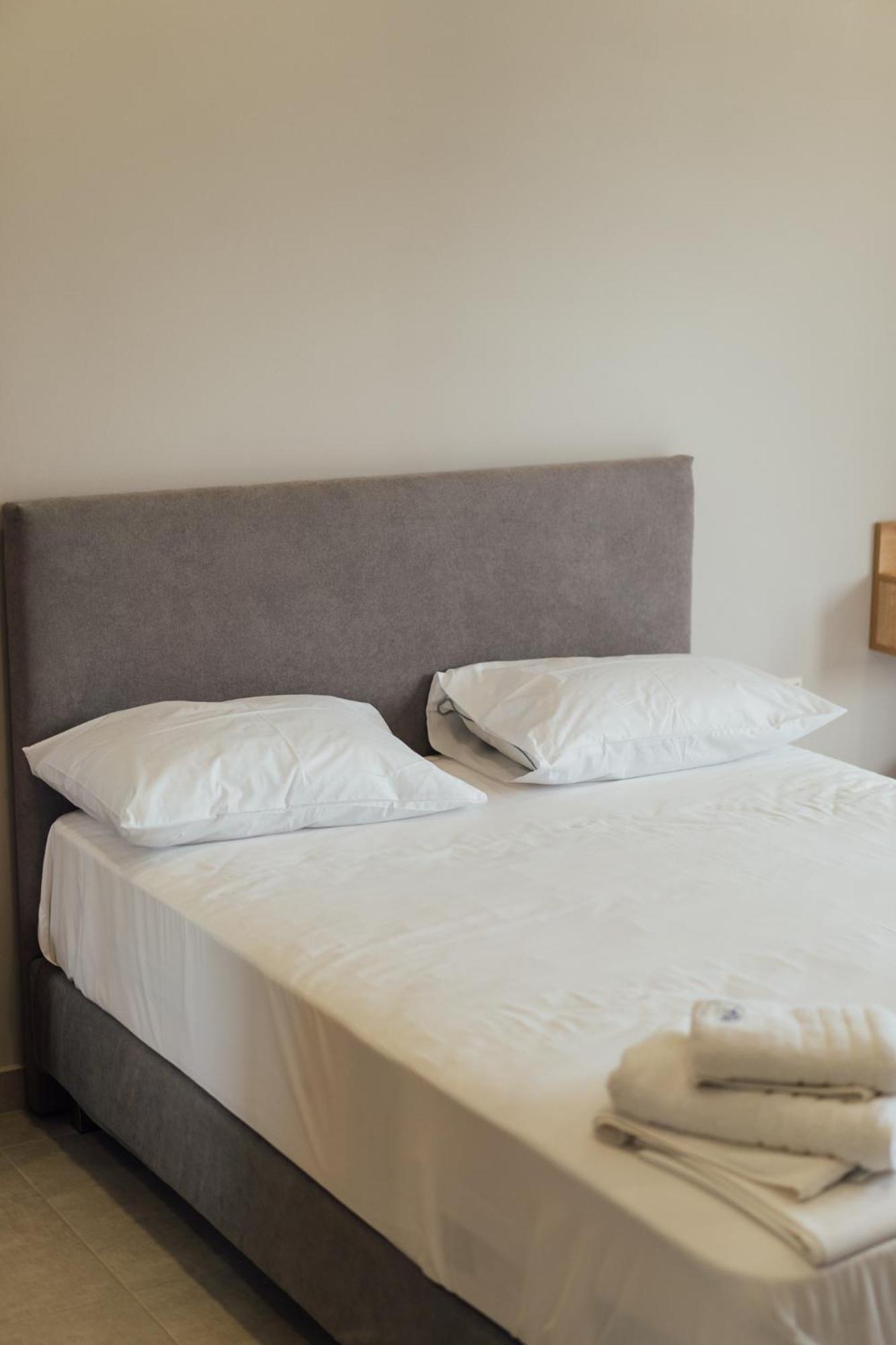 Blue Waves Luxury Suites By The Sea Plomari Eksteriør billede