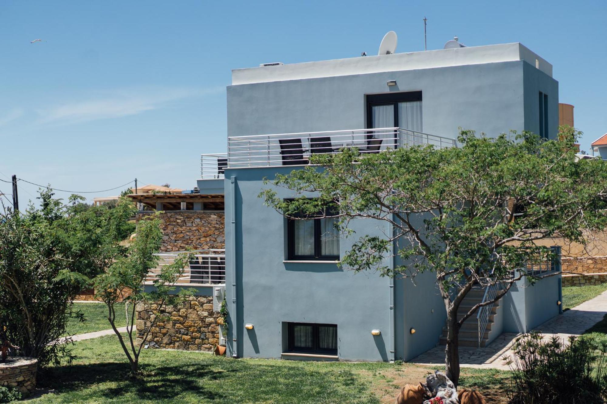 Blue Waves Luxury Suites By The Sea Plomari Eksteriør billede
